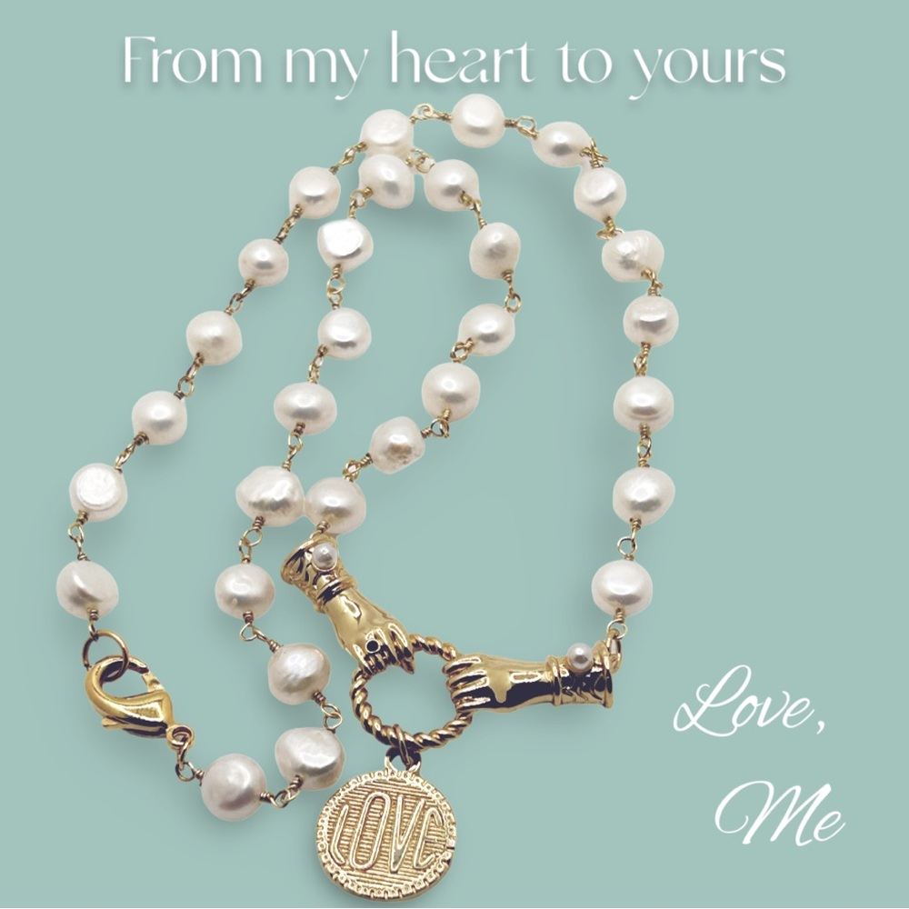 Elegant Pearl and Gold Bracelet